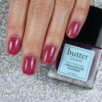 butter LONDON - Victoria Plum Jelly Nail Treatment - poloprůhledný posilující lak na nehty